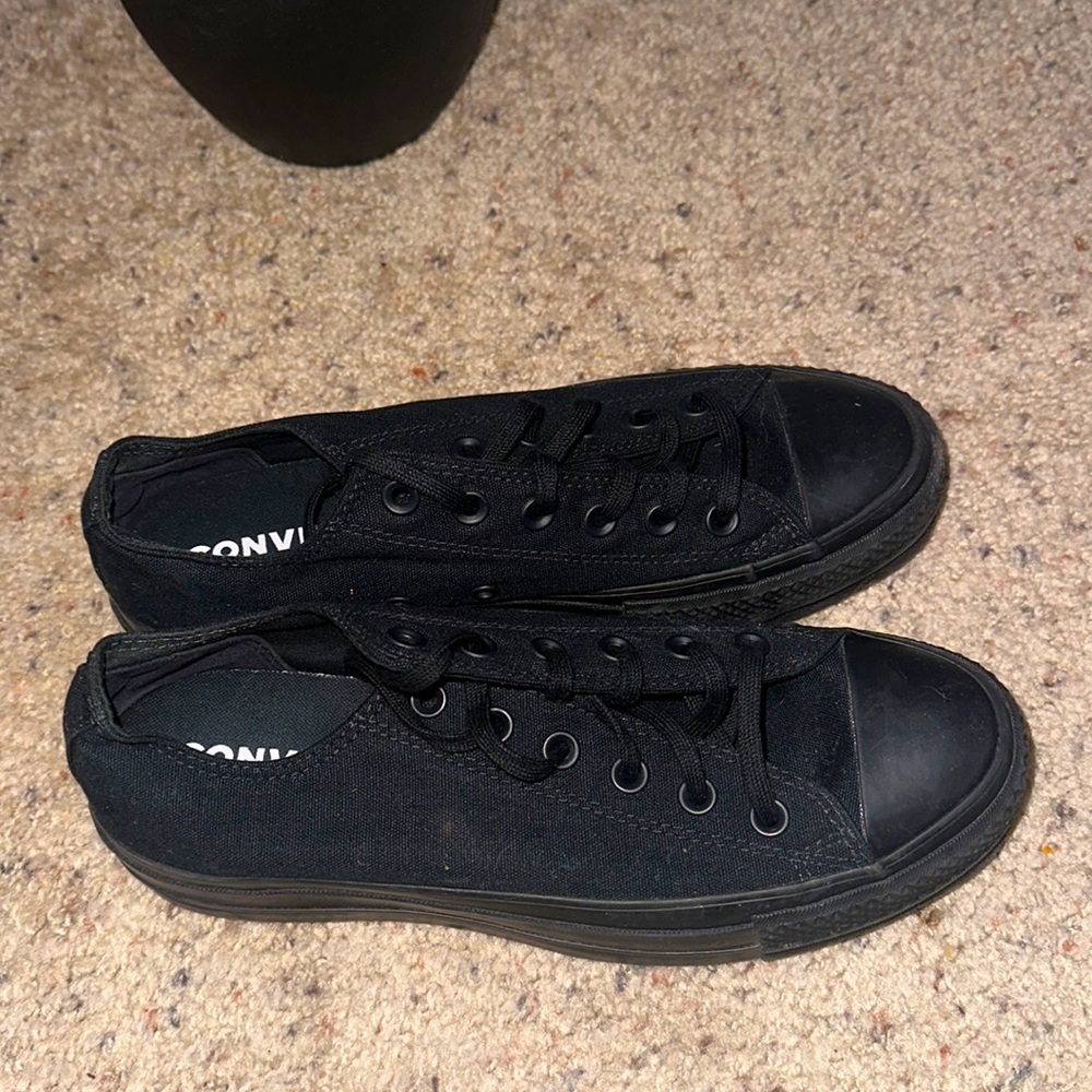 Black Low Bottom Converse All Star. Men size 7